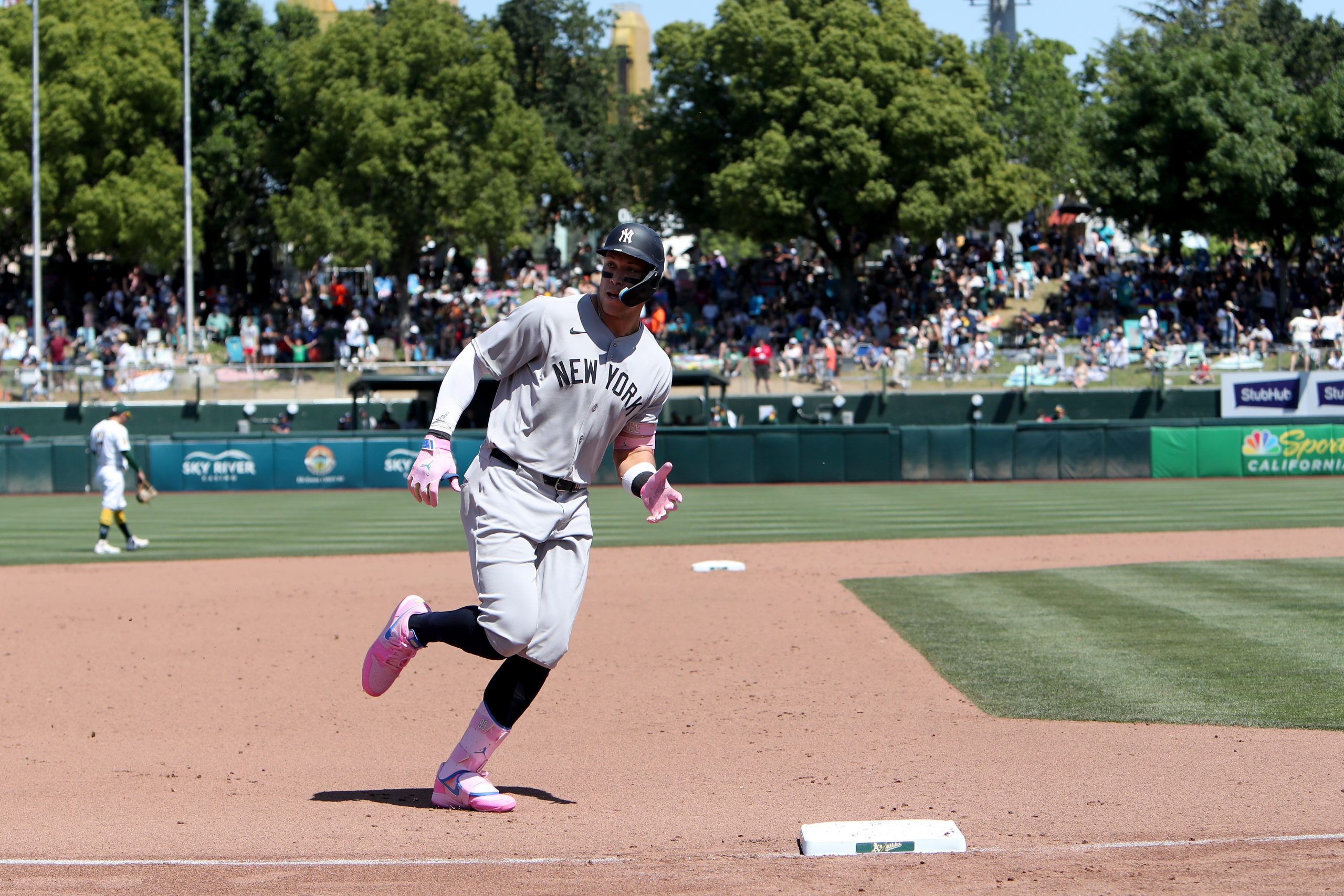 Les cris de colère résonnent à Lakemba : Albanese face aux reproches d&rsquo;une communauté en proie à l&rsquo;émotion