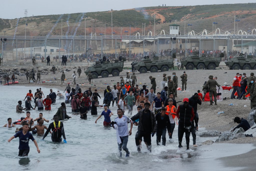 Ceuta engloutie : 49 000 migrants marocains en moins de 24h, une crise migratoire sans précédent pour l’Europe