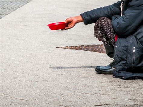 Genève redirige la guerre : l&rsquo;occupation publique devient la prochaine frontière de la mendicité